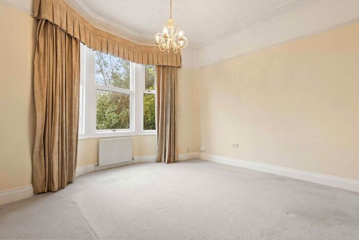 1 Bedroom Flat To Rent In Hurst Lodge, West Putney, SW15