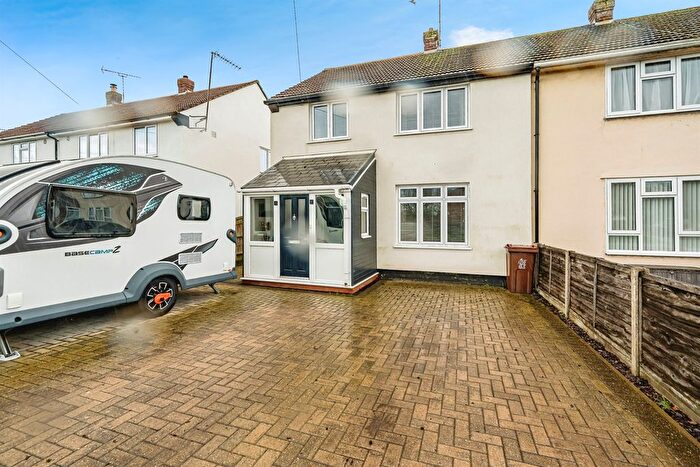 3 Bedroom Semi Detached House For Sale In Grenville Road, Aylesbury, HP21