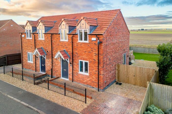 3 Bedroom Semi-Detached House For Sale In Six House Bank, West Pinchbeck, Spalding, PE11