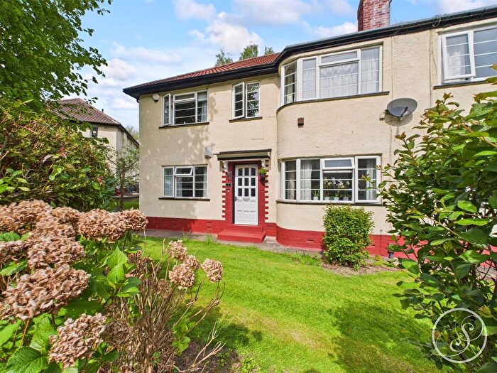 2 Bedroom Flat To Rent In Sandringham Crescent, Leeds, LS17