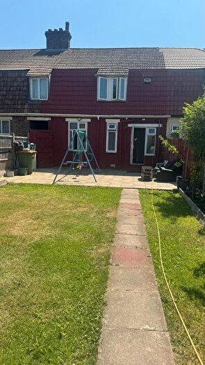 4 Bedroom Semi-Detached House For Sale In Fleming Mead, Mitcham, London, CR4