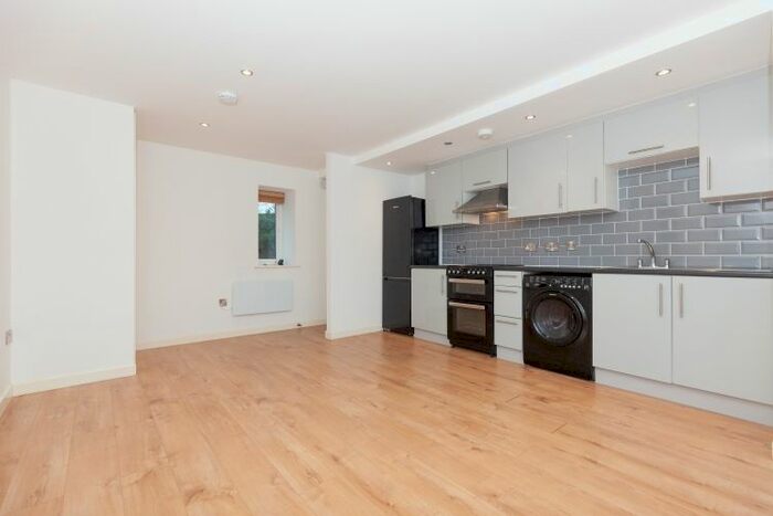 2 Bedroom Flat To Rent In Backway Road, Bicester, OX26