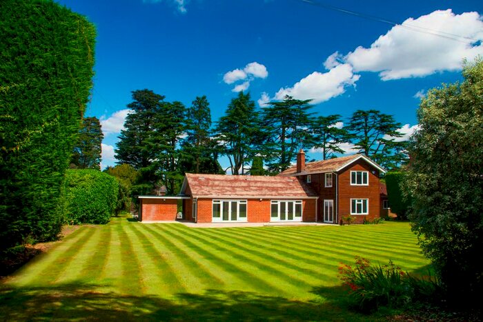 4 Bedroom Detached House To Rent In Hockering Road, Woking GU22