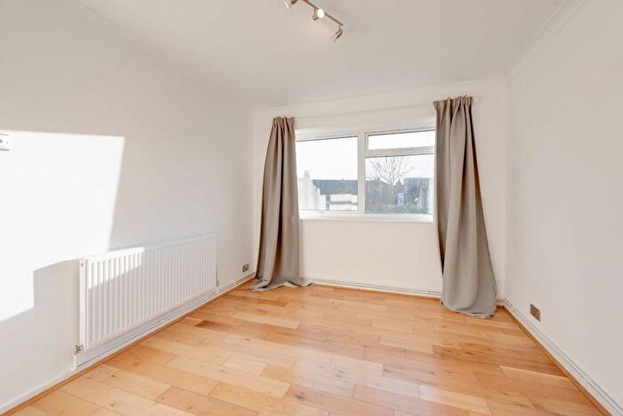 2 Bedroom Flat To Rent In Cambridge Road, London, W7