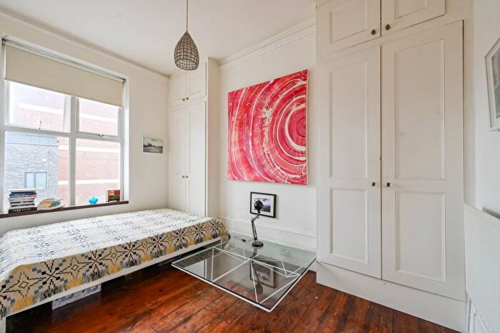 2 Bedroom Flat For Sale In Holloway Road, Archway, London, N19
