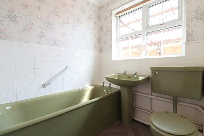 2 Bedroom Bungalow For Sale In Lark Rise, Scotter, Gainsborough, DN21