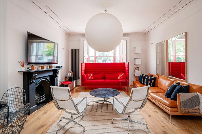 3 Bedroom Maisonette To Rent In Lansdowne Crescent, Notting Hill, London, W11