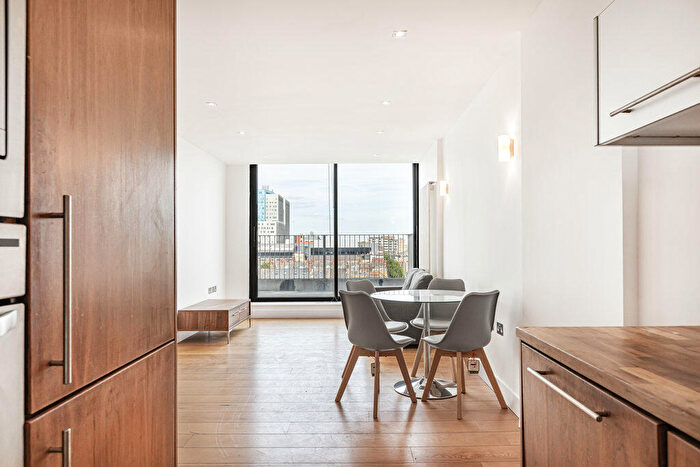 2 Bedroom Apartment To Rent In Plumbers Row, Aldgate East, London, E1