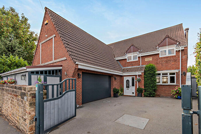 4 Bedroom Detached House For Sale In Middlecliff Lane, Little Houghton, South Yorkshire, S72