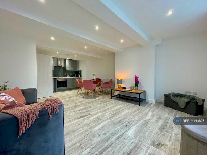 2 Bedroom Flat To Rent In High Street, Lees, Oldham, OL4