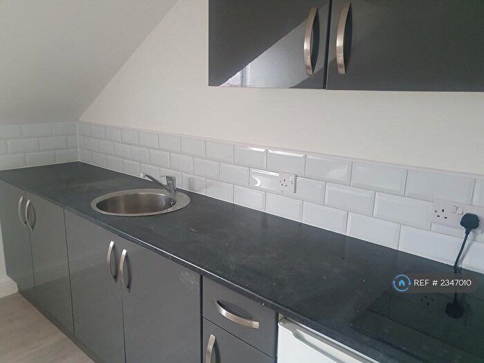 1 Bedroom Flat To Rent In Roman Place, Leeds, LS8