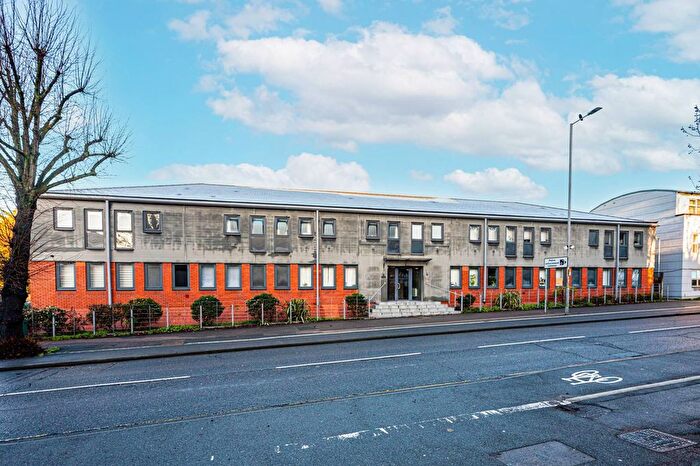 1 Bedroom Flat For Sale In Kingston Hill, Kingston, Kingston Upon Thames, KT2