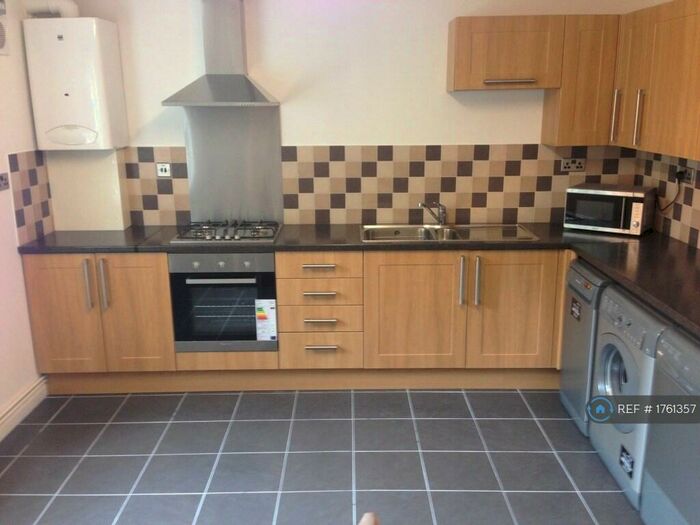 4 Bedroom Terraced House To Rent In Gadd Street, Nottingham, NG7