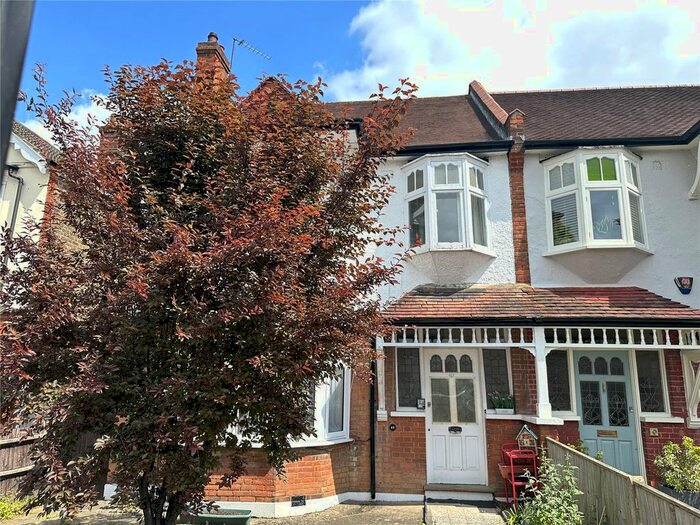 2 Bedroom Flat To Rent In College Road, Isleworth, Middlesex, TW7