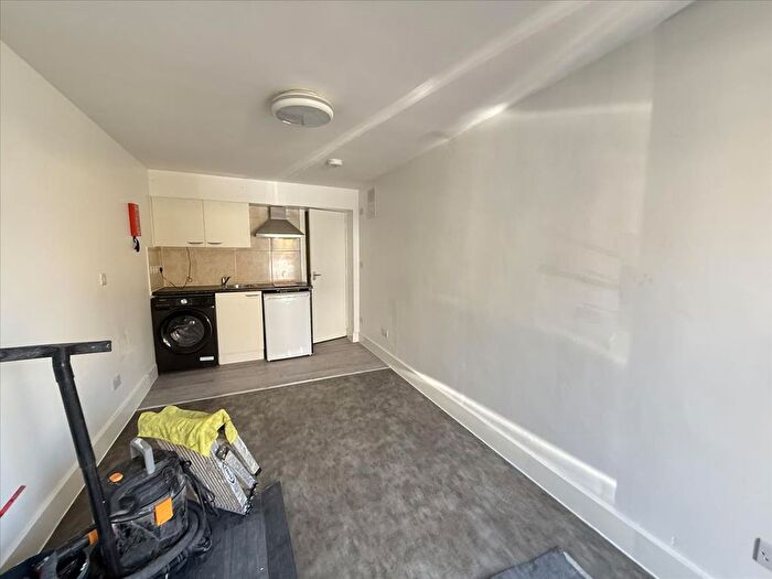 Studio To Rent In Park Parade, Harlesden, NW10