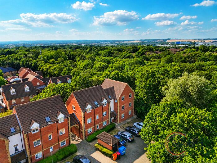 2 Bedroom Flat For Sale In Carte Place, Langdon Hills, SS16