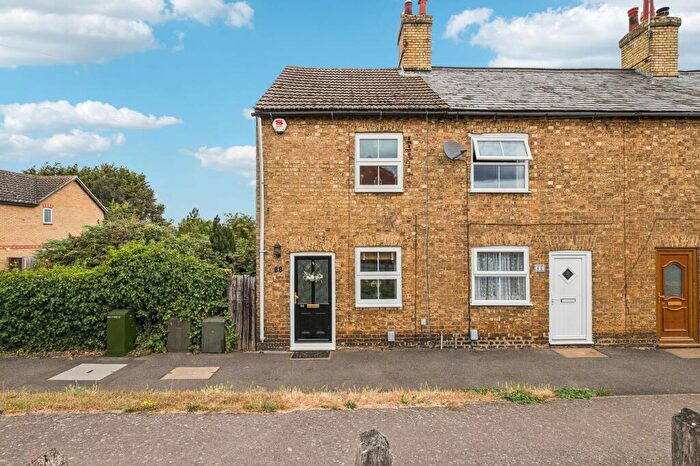 2 Bedroom Cottage For Sale In Ampthill Road, Shefford, SG17