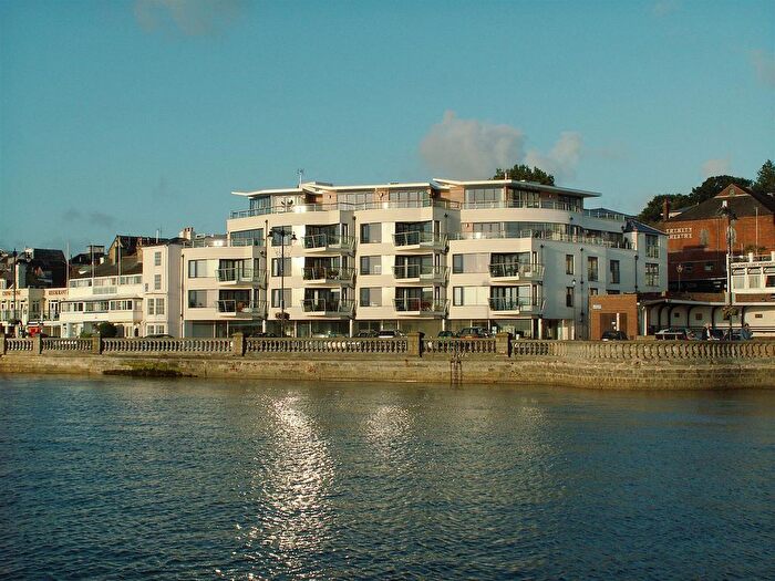 2 Bedroom Flat For Sale In Cowes, Isle Of Wight, PO31