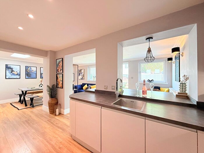 4 Bedroom Semi-detached House For Sale In Glengarry Crescent, Falkirk, FK1