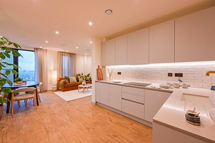 2 Bedroom Flat To Rent In Selbourne Road, Walthamstow, E17