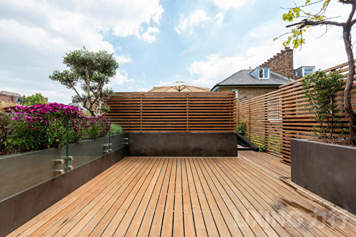 6 Bedroom Semi-Detached House For Sale In Halliford Street, Islington, N1