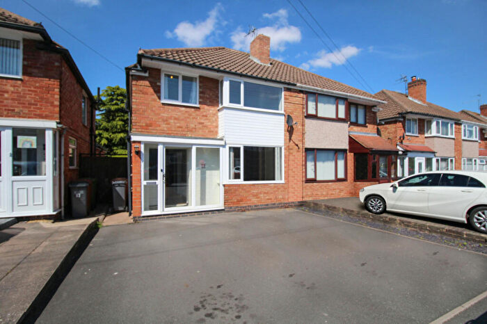3 Bedroom Semi-Detached House To Rent In Studley Croft, Solihull, B92