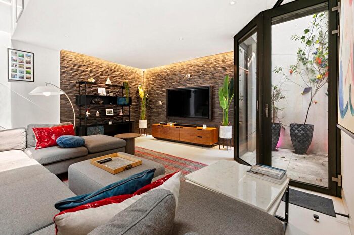 3 Bedroom Semi Detached House To Rent In Lambert Street, Islington Central, N1