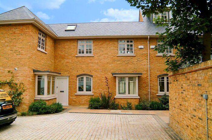 2 Bedroom End Of Terrace House To Rent In Southfields Road, Wandsworth, London, SW18