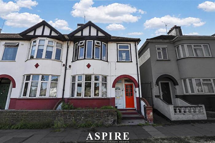 2 Bedroom Maisonette For Sale In Prince Avenue, Westcliff-On-Sea, SS0