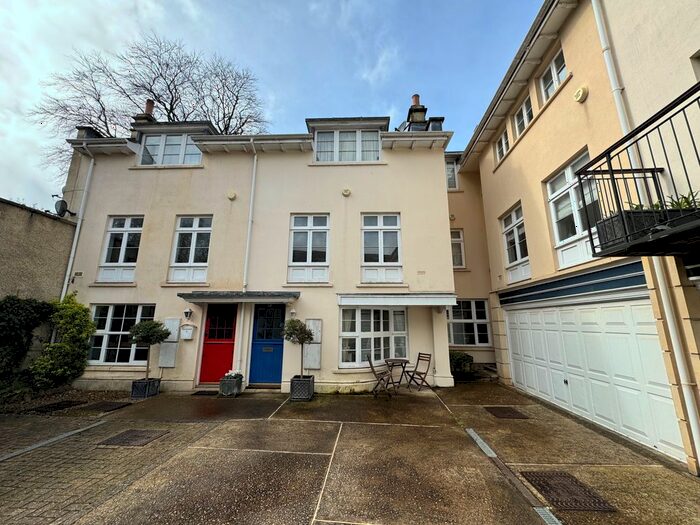 2 Bedroom Property To Rent In Circus Mews, Bath, BA1
