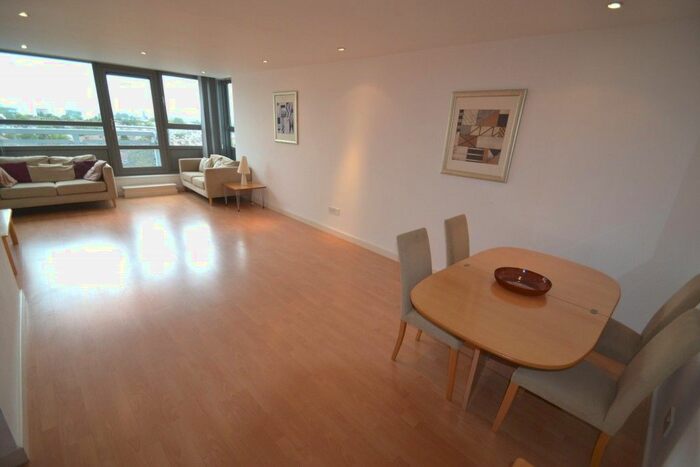 2 Bedroom Flat To Rent In New Park Road, London, SW2