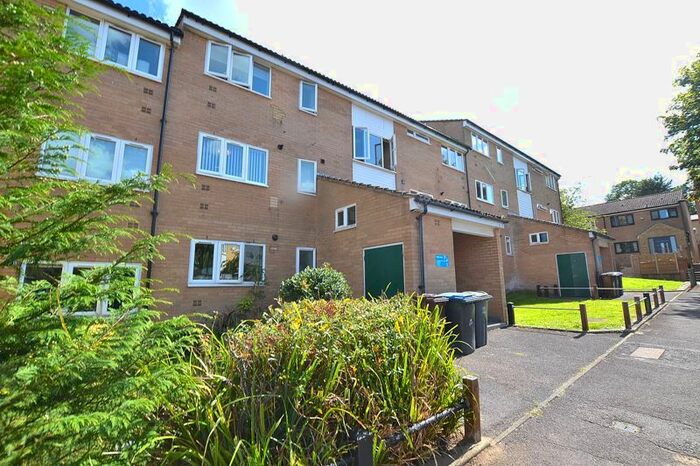 1 Bedroom Flat To Rent In Hillside Road, Shortlands, Bromley, BR2