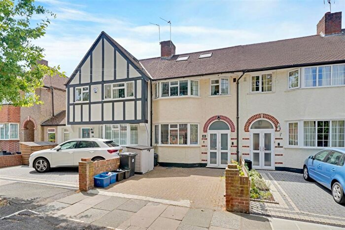 4 Bedroom Detached House For Sale In Mill Road, Twickenham, TW2