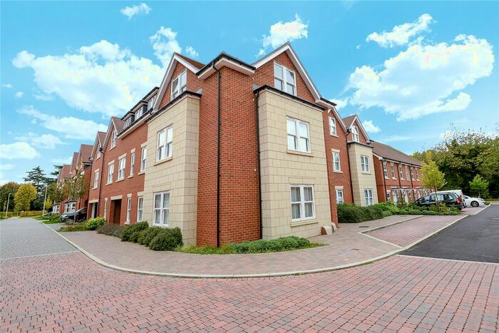 2 Bedroom Flat To Rent In Haden Square, Reading, Berkshire, RG1