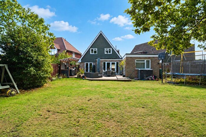 4 Bedroom Detached House For Sale In Chobham, GU24