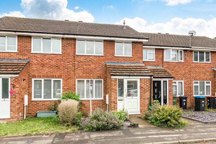 3 Bedroom Terraced House For Sale In Petersham Close, Newport Pagnell, MK16