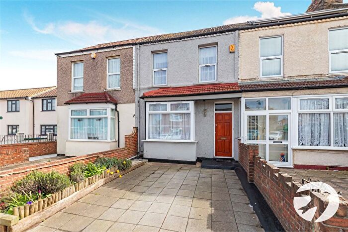 3 Bedroom Terraced House For Sale In Upper Wickham Lane, Welling, Kent, DA16