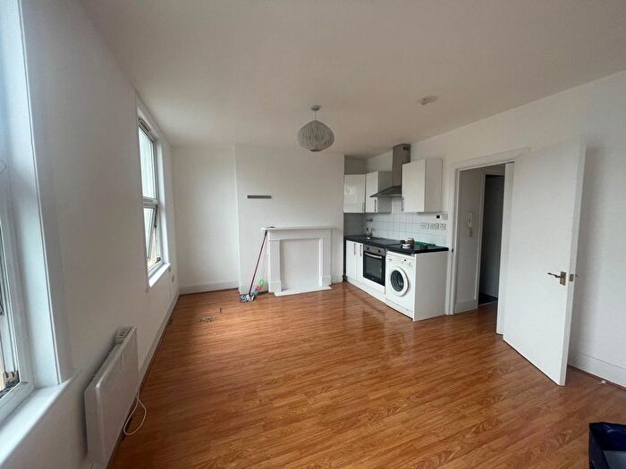 2 Bedroom Flat To Rent In Lauriston Road, Hackney, E9