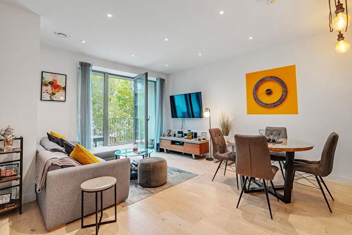 2 Bedroom Flat For Sale In Tramyard Apartments, Balham High Road, London, SW17