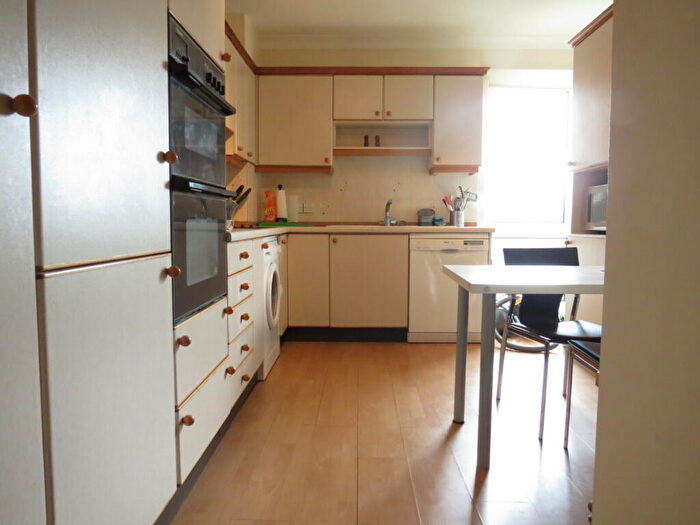 2 Bedroom Apartment For Sale In Shooters Hill, Pangbourne, Reading, Berkshire, RG8