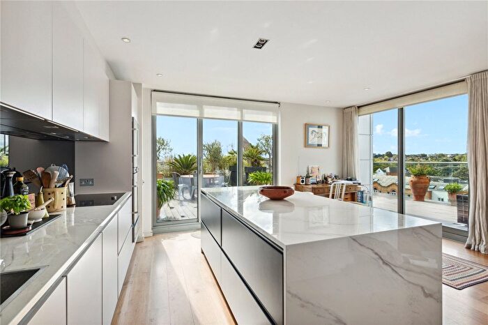 3 Bedroom Flat To Rent In Eastfields Avenue, London, SW18