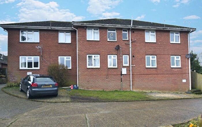 2 Bedroom Flat To Rent In Heath Close, Newport, PO30