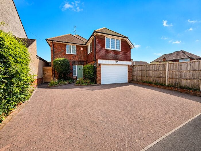 4 Bedroom Detached House For Sale In Bushmead Road, Luton, LU2
