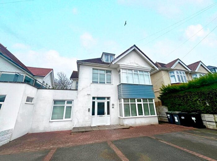 2 Bedroom Apartment To Rent In Stourcliffe Avenue, Southbourne, BH6