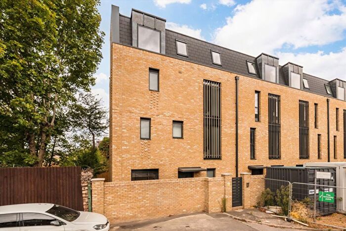 5 Bedroom Property To Rent In Bryanston Close, Southall, UB2