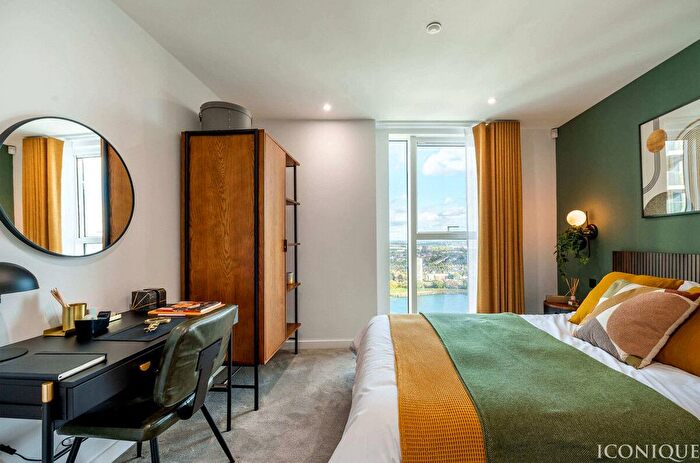 3 Bedroom Flat For Sale In Goodchild Road, London, N4