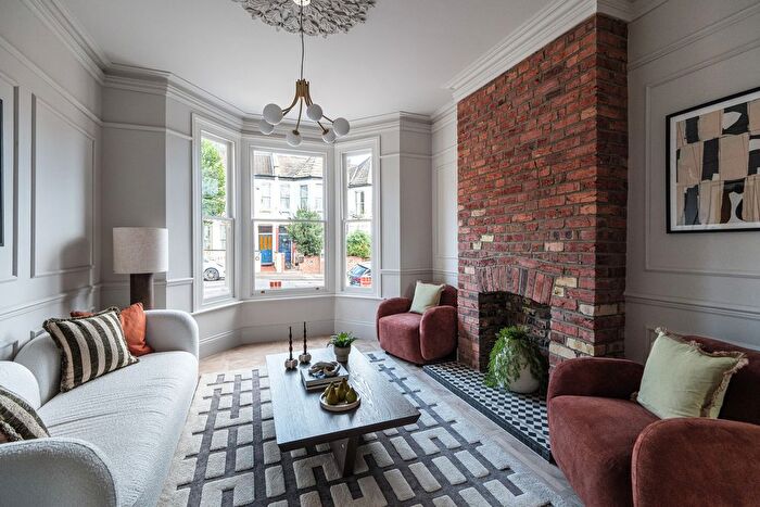 4 Bedroom Terraced House For Sale In Burgoyne Road, London, N4