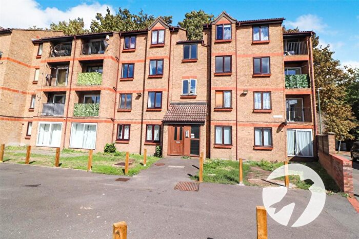 2 Bedroom Flat For Sale In Sandcliff Road, Erith, DA8