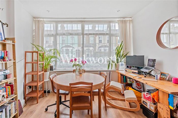 2 Bedroom Apartment For Sale In Conway Road, London, N15