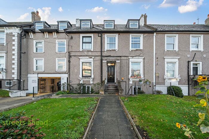 1 Bedroom Flat For Sale In Holmesdale Road, London, SE25